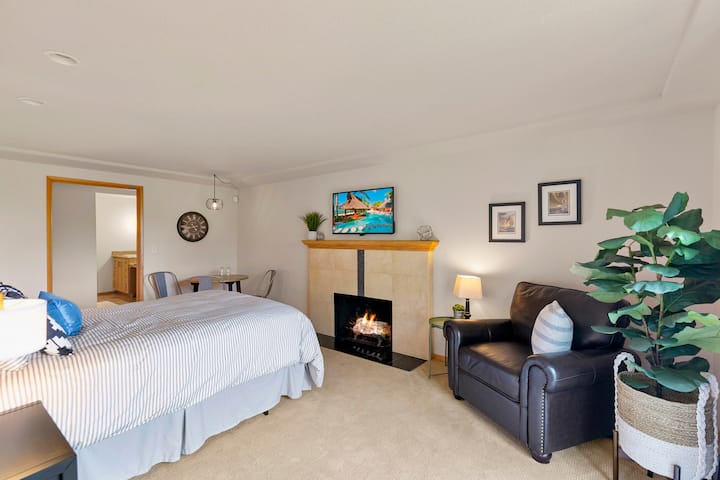 Peaceful Tacoma Studio | Spa Shower+patio - Tacoma, WA