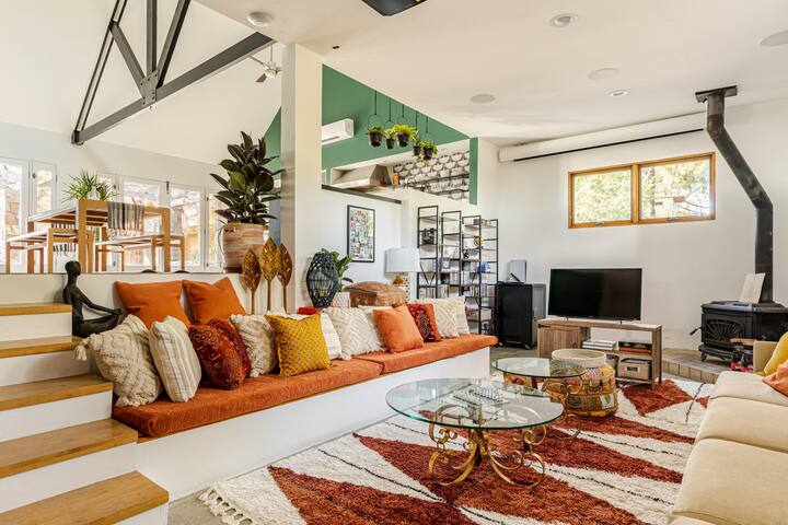 Rustic mountain retreat gallery image 3