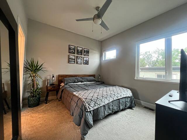 LoHi Townhome with Rooftop Deck & Mountain Views gallery image 5