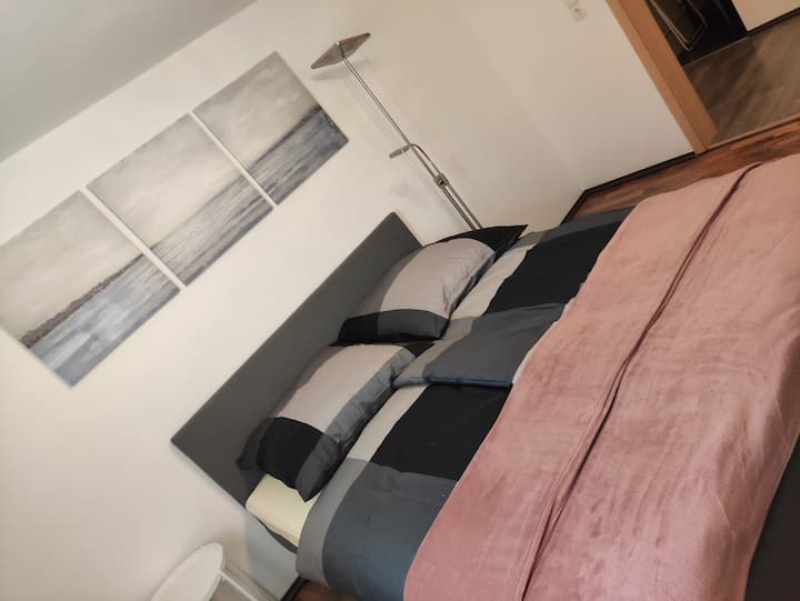 Spavaća soba s krevetom od 1,60 m