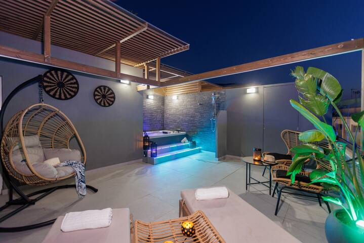 Vasilia Beach front, private terrace with Jacuzzi.