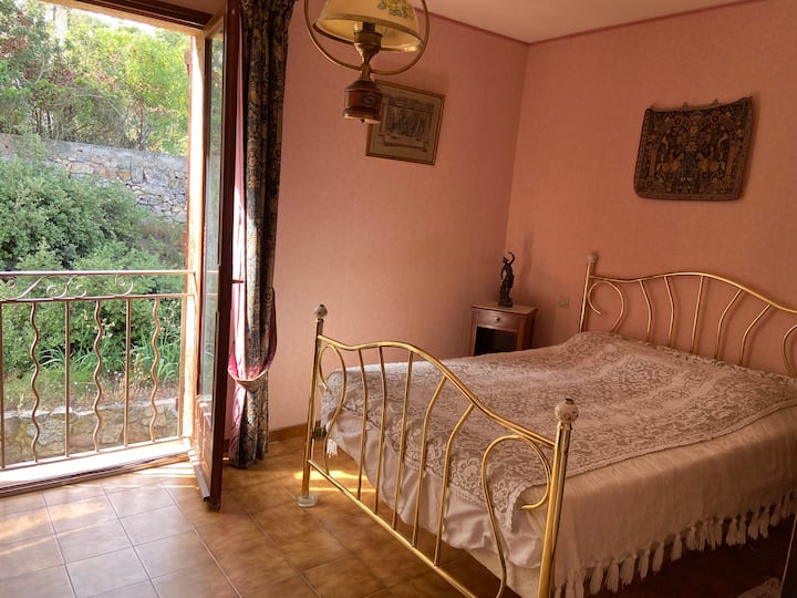 חדר שינה צמוד לגינה