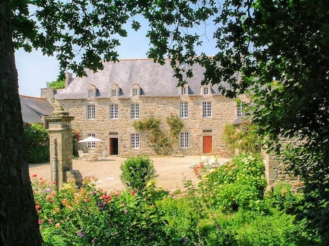 Beautiful manor house with space for 20 people