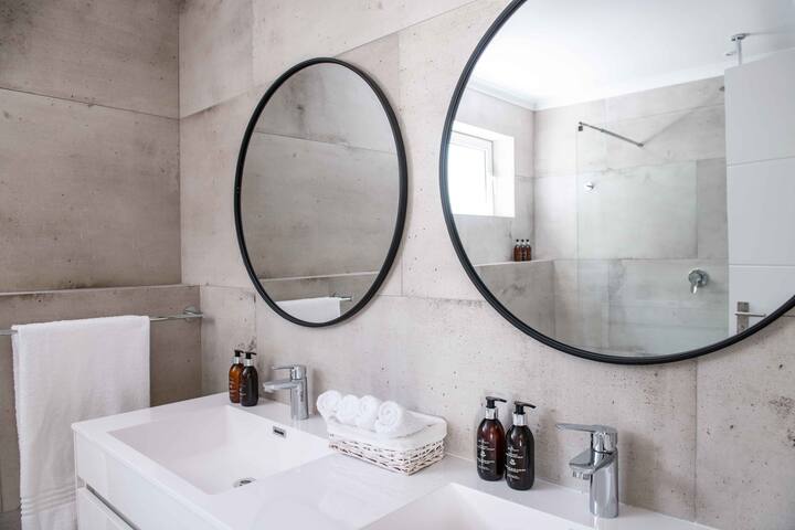 Bay Reflections Camps Bay Penthouse Apartment gallery image 5