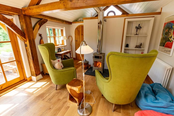 Idyllic Countryside Cabin With Stream And Lake. - Tiverton Castle