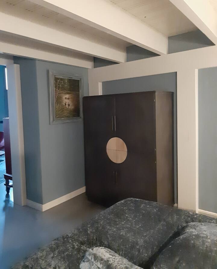 Lower sleeping area with double bed (or twin)