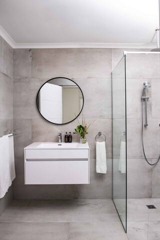 Bay Reflections Camps Bay Luxury Apartment gallery image 3