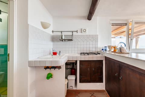 Top Airbnb: Attic with terrace in front of the Aragonese castle a Ischia