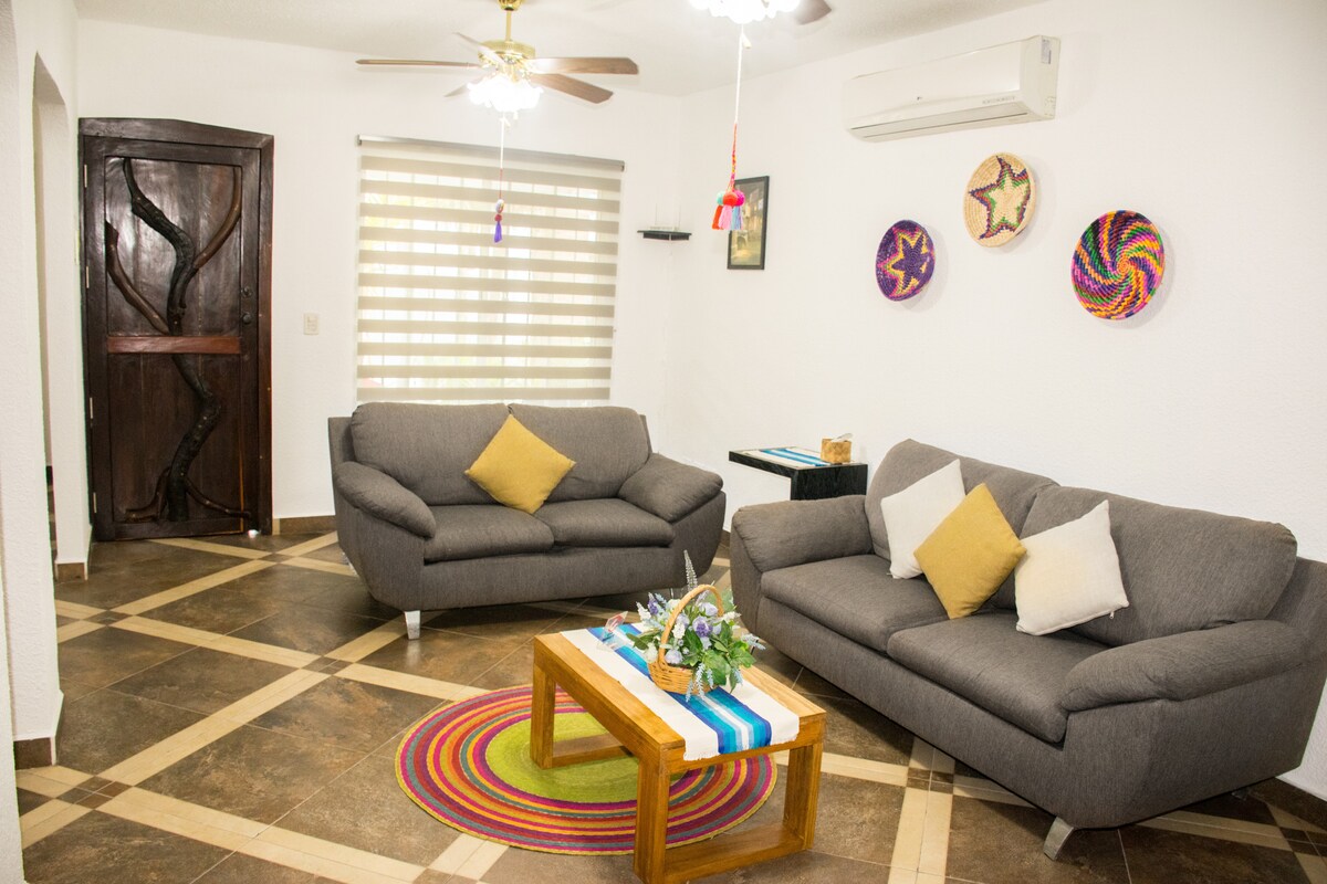 Top Airbnb: House full of life with free parking en Benito Juárez