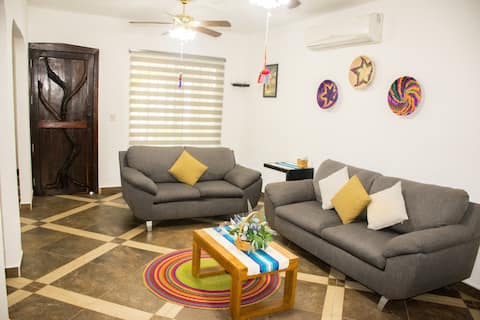 Top Airbnb: House full of life with free parking in Supermanzana 6