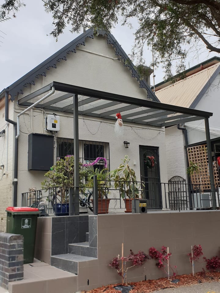 Super Host Room Carlton near Train Station & City Houses for Rent in