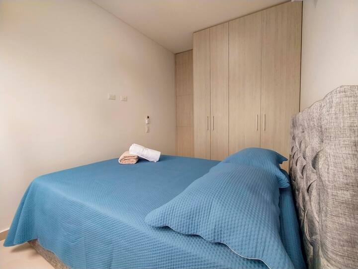 غرفة إضافية بسرير مزدوج وعش فردي