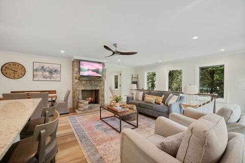 Great Family Space! 3Blk to Main St & Dog Friendly
