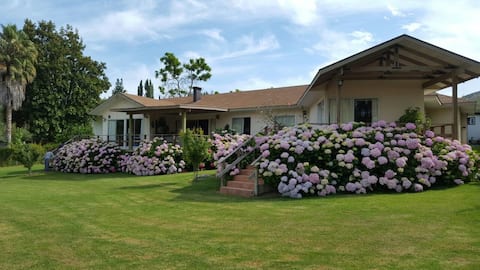 Excellent house on the shore of Lake Rapel, tennis court