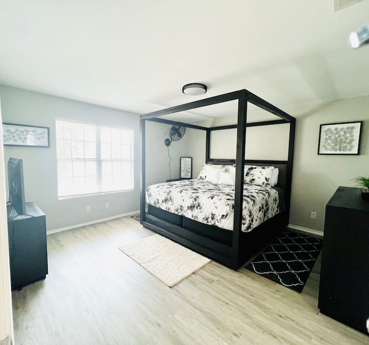 Master bedroom - King size bed