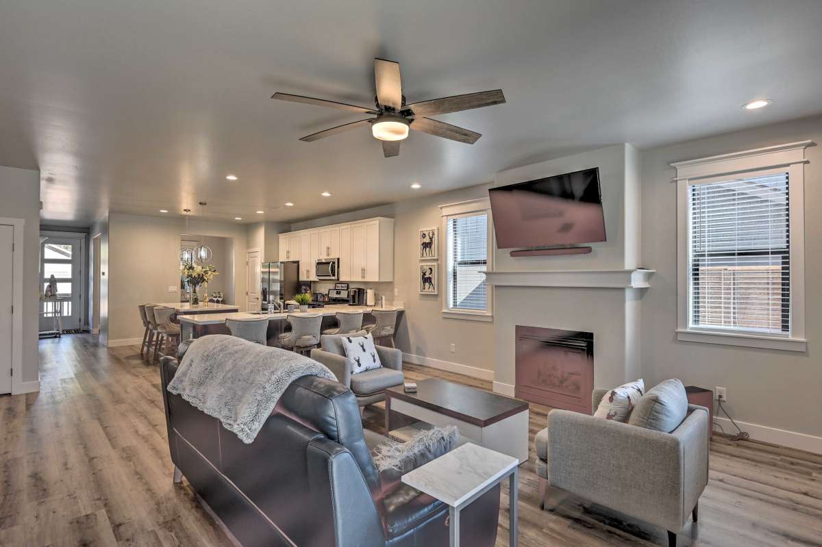 סלון בקומה הראשונה