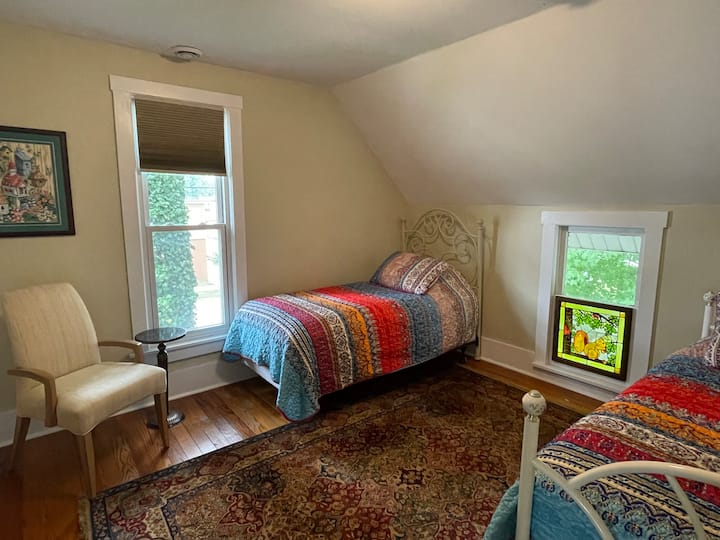 2号卧室-两张单人床