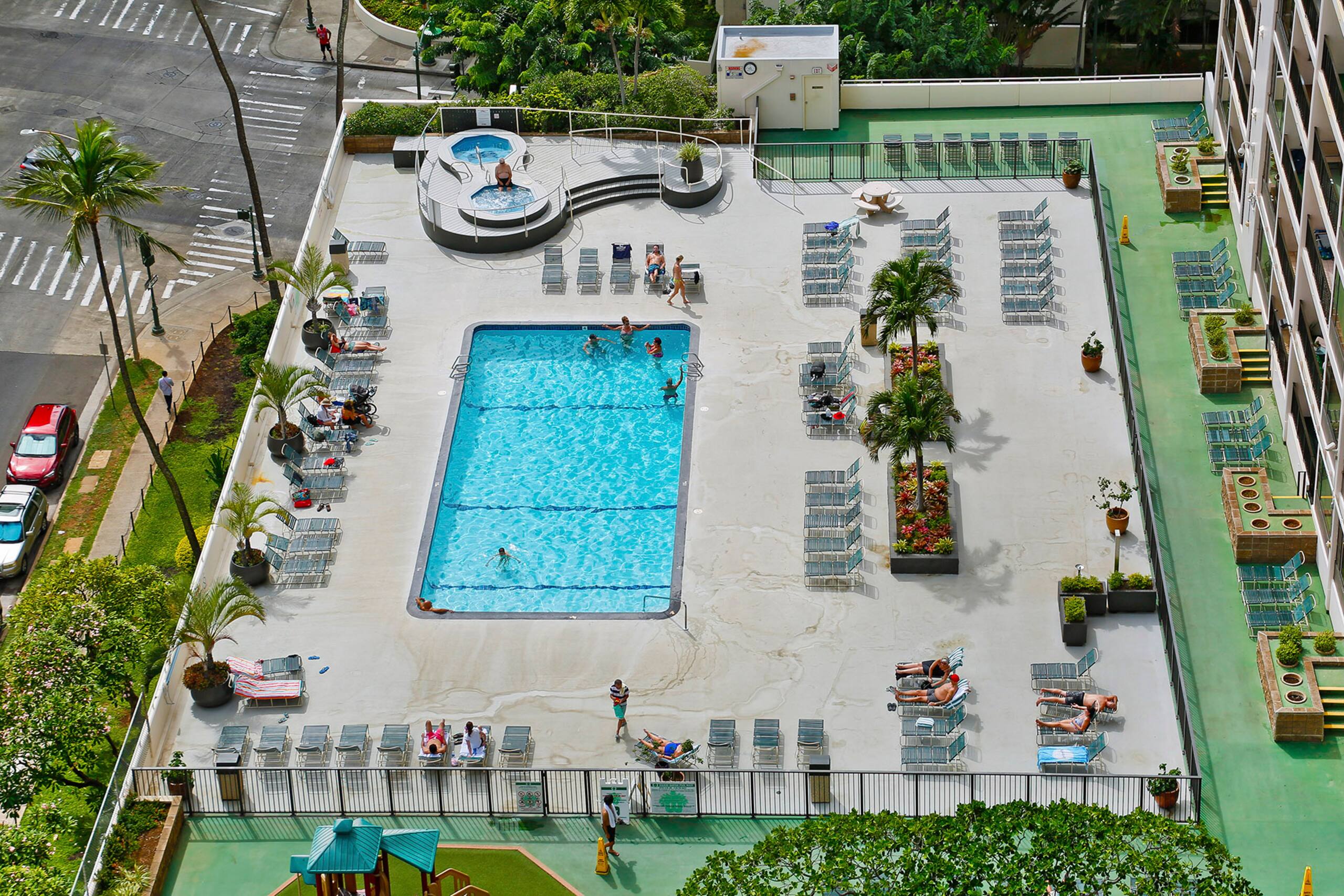 Condo in Honolulu · ★4.76 · 1 bedroom · 3 beds · 1 private bath - Image 25