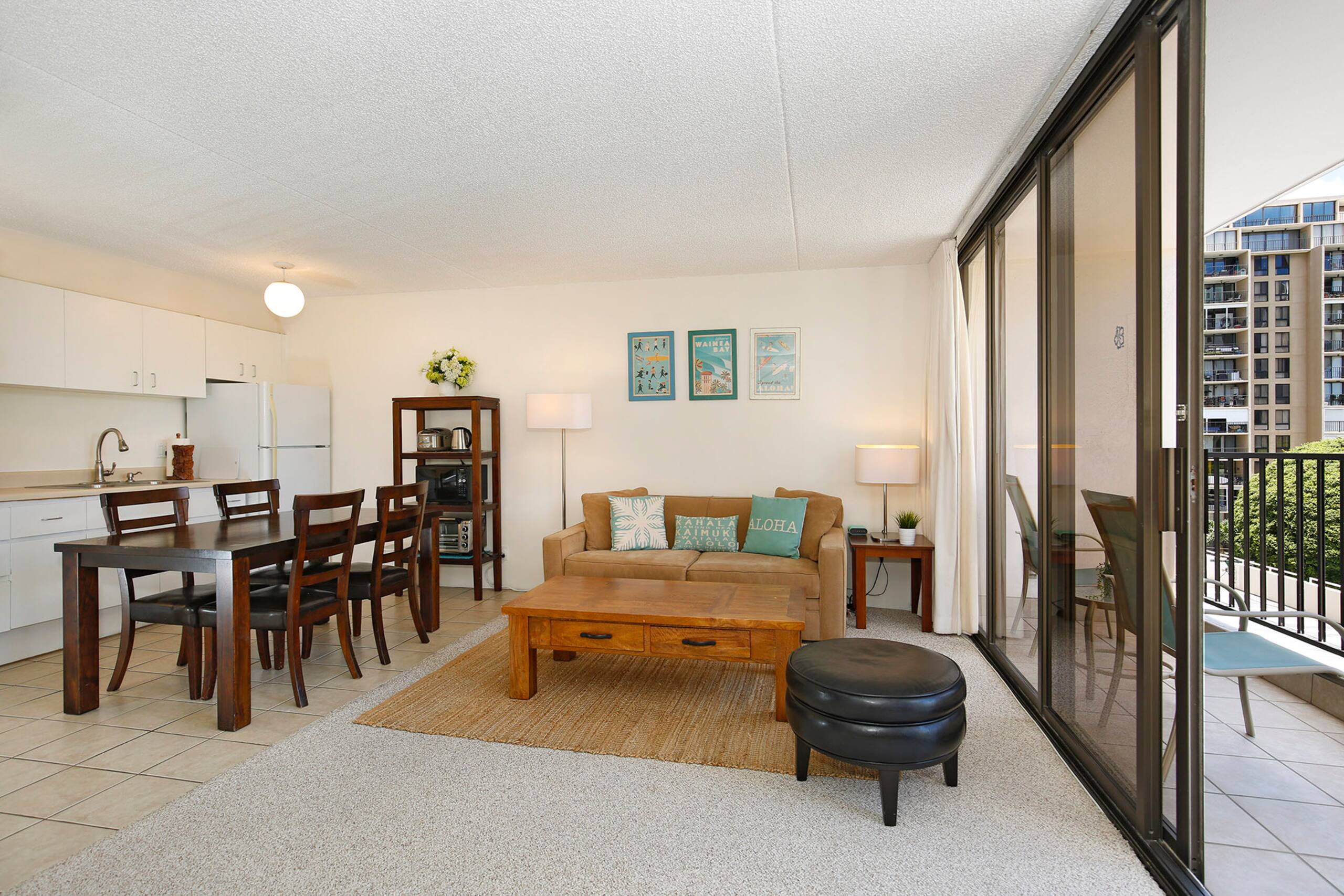 Condo in Honolulu · ★4.76 · 1 bedroom · 3 beds · 1 private bath - Image 2