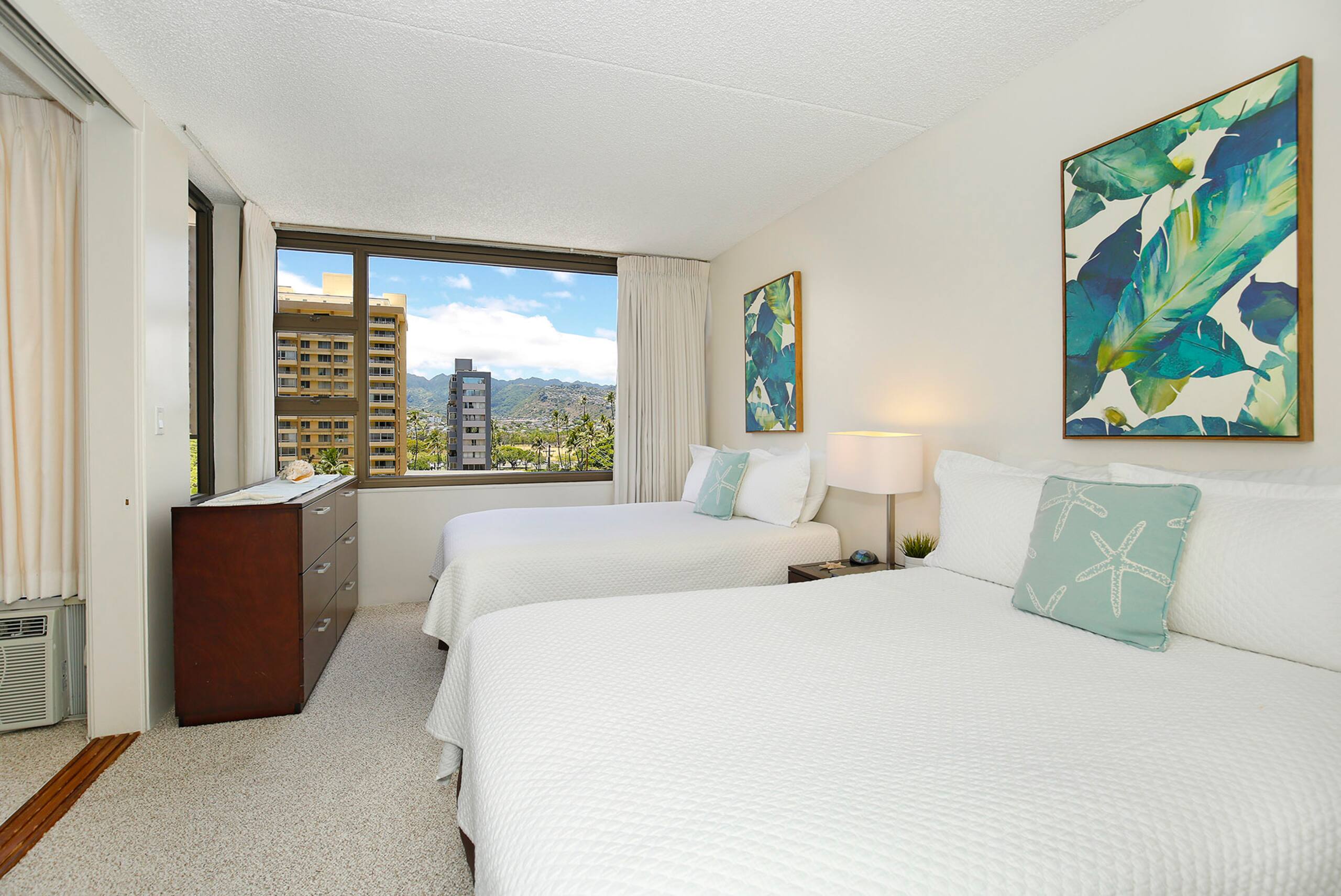 Condo in Honolulu · ★4.76 · 1 bedroom · 3 beds · 1 private bath - Image 10