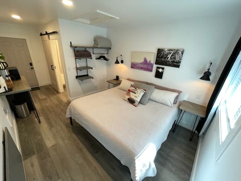 Private Modern Studio in the Pines