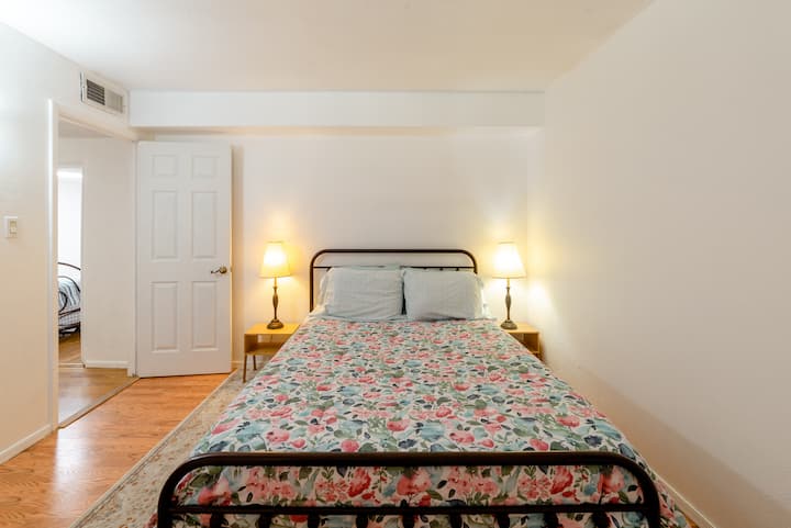 Tweede slaapkamer met nog een queensize bed.