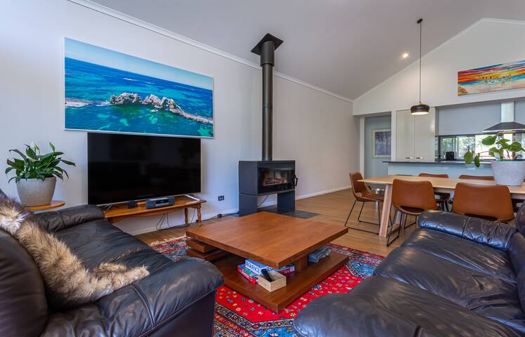 Gum Nuts – New House, family friendly & big groups gallery image 2