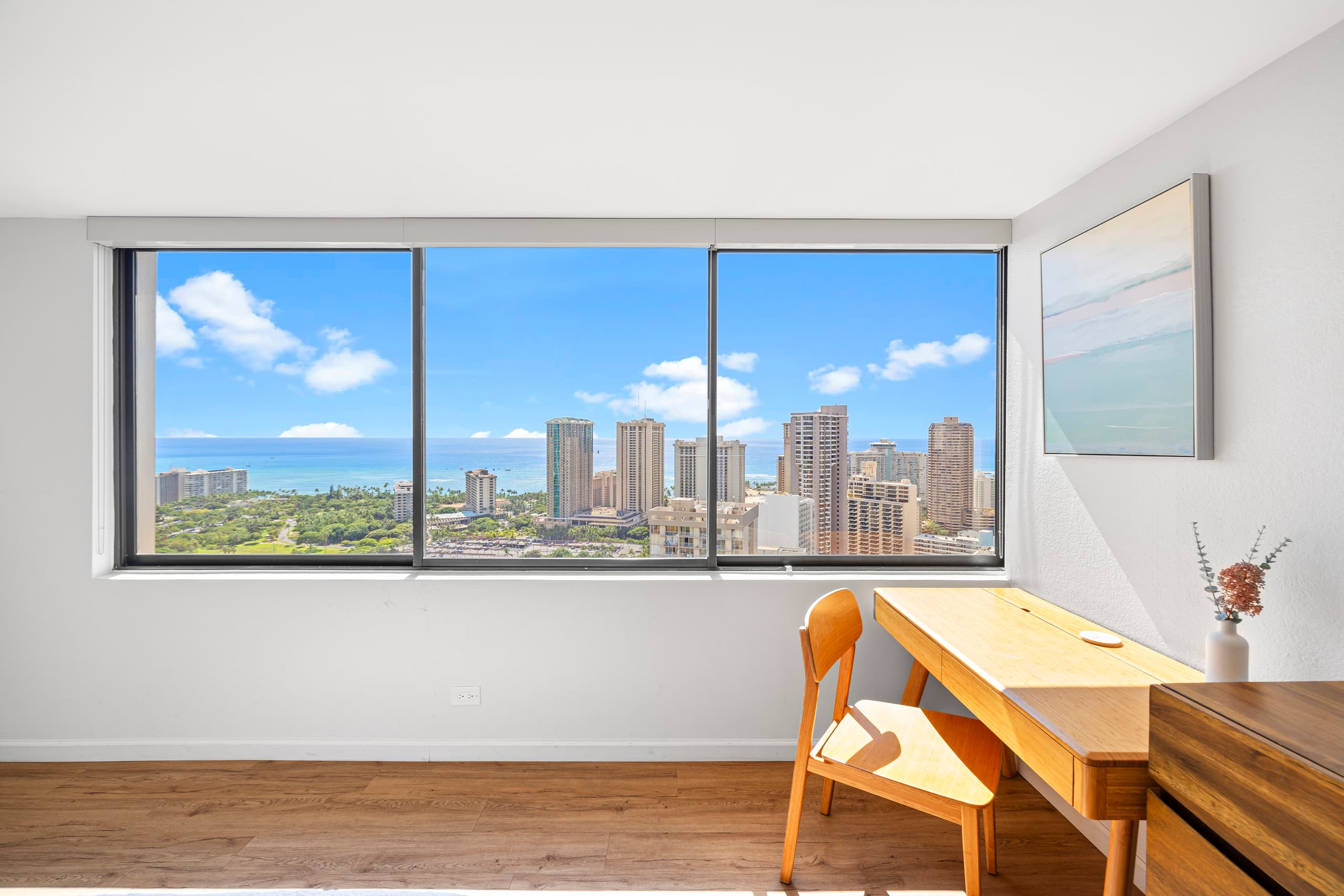 Condo in Honolulu · ★4.95 · 2 bedrooms · 4 beds · 2 baths - Image 17