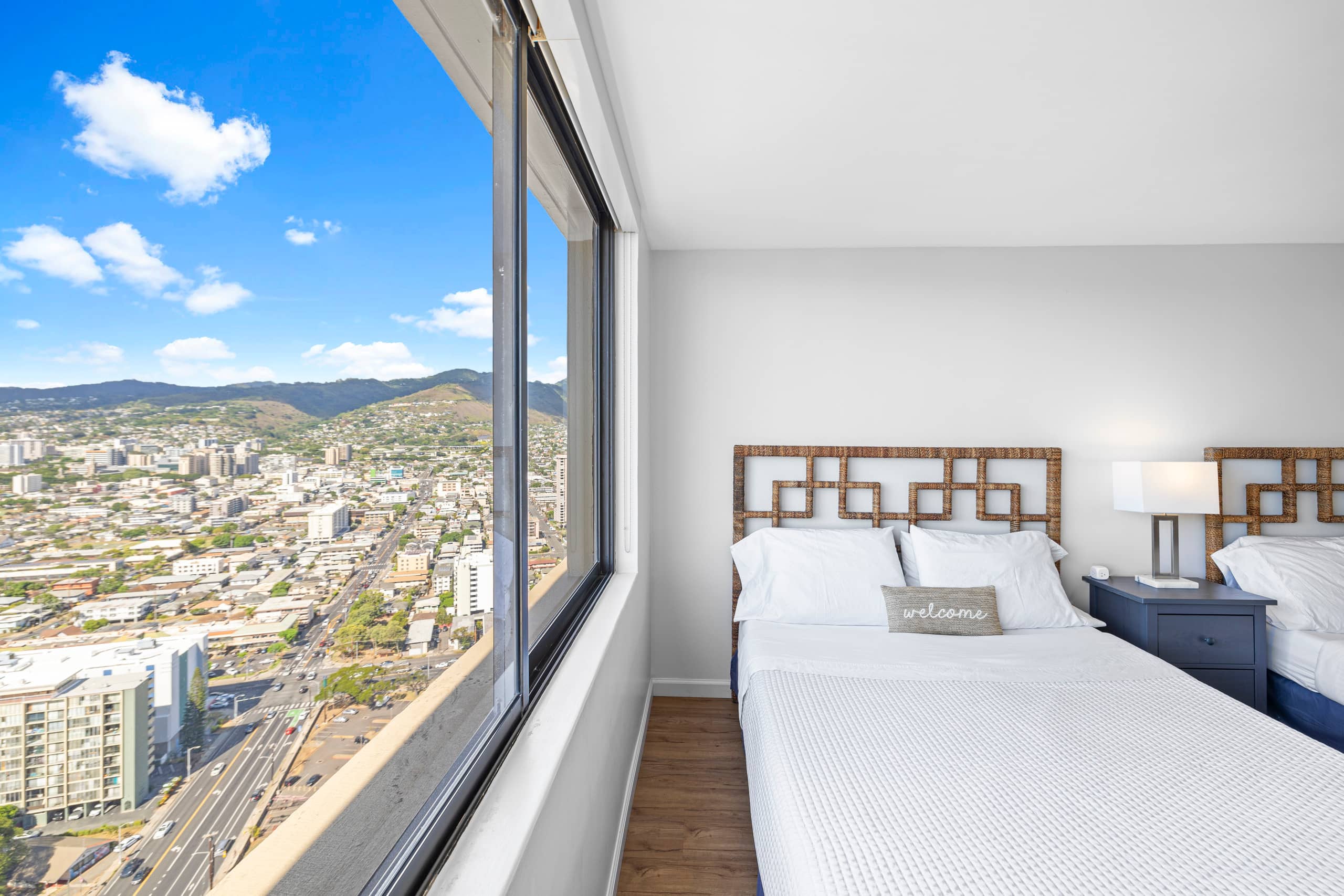 Condo in Honolulu · ★4.95 · 2 bedrooms · 4 beds · 2 baths - Image 15