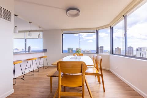 RARE - 5 Star 270° Ocean View Waikiki Penthouse