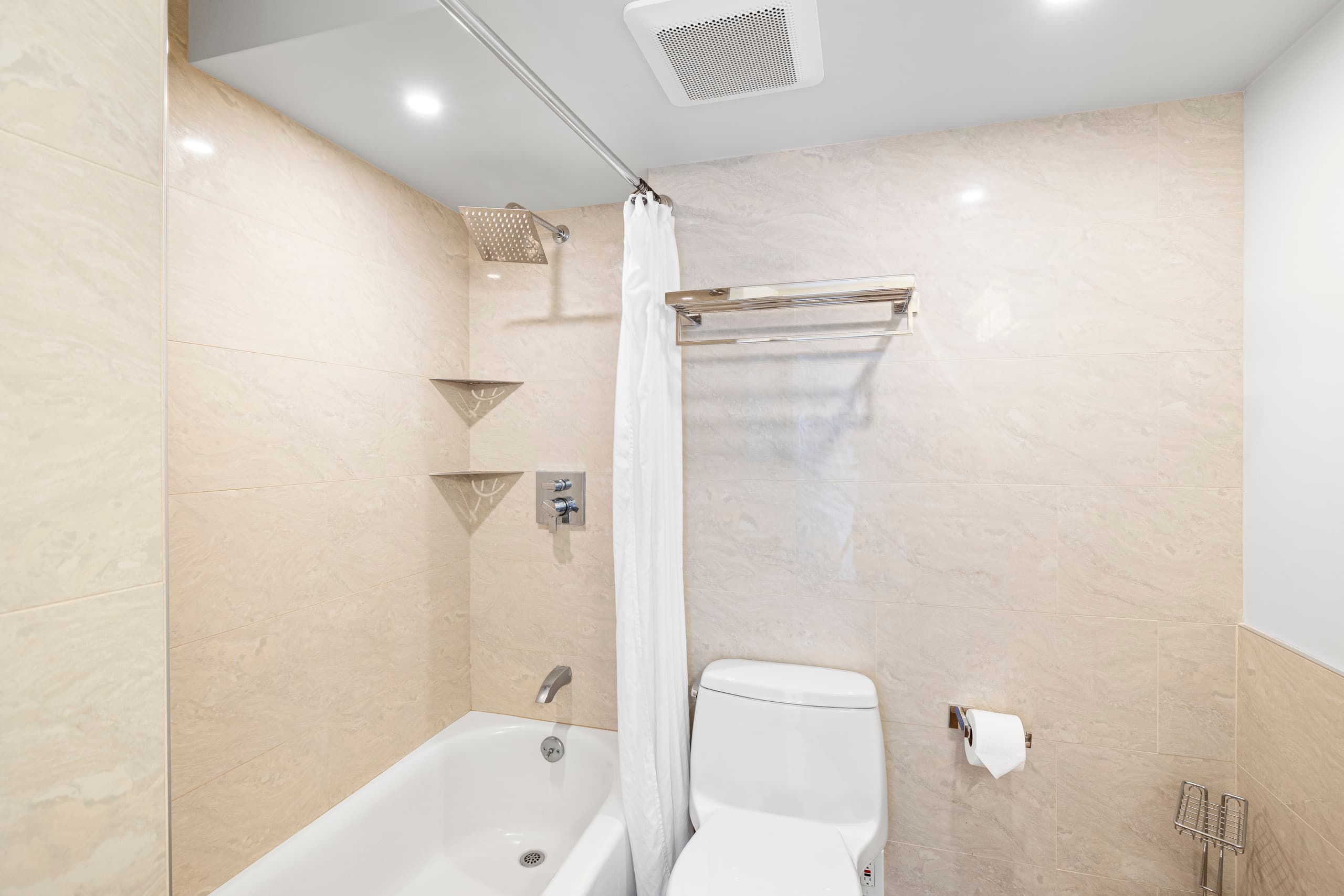 Condo in Honolulu · ★4.95 · 2 bedrooms · 4 beds · 2 baths - Image 22