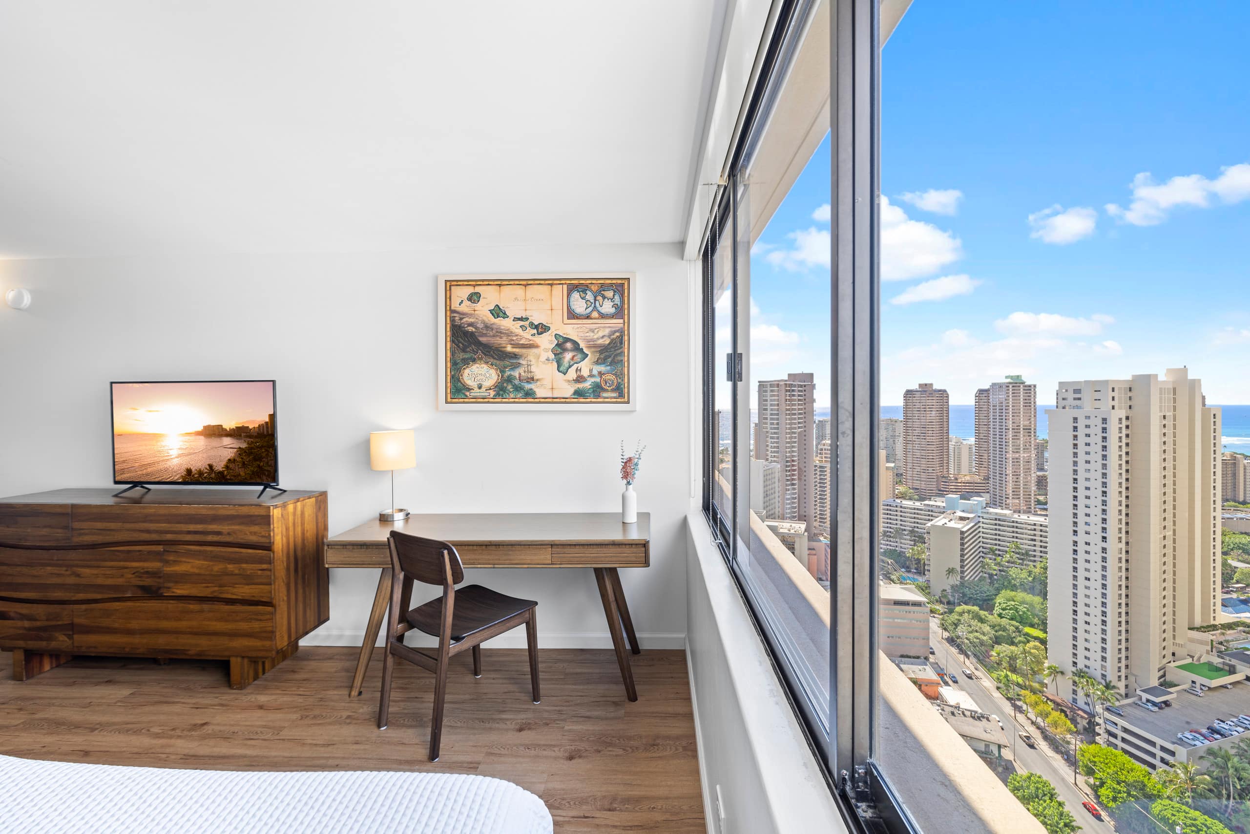 Condo in Honolulu · ★4.95 · 2 bedrooms · 4 beds · 2 baths - Image 14