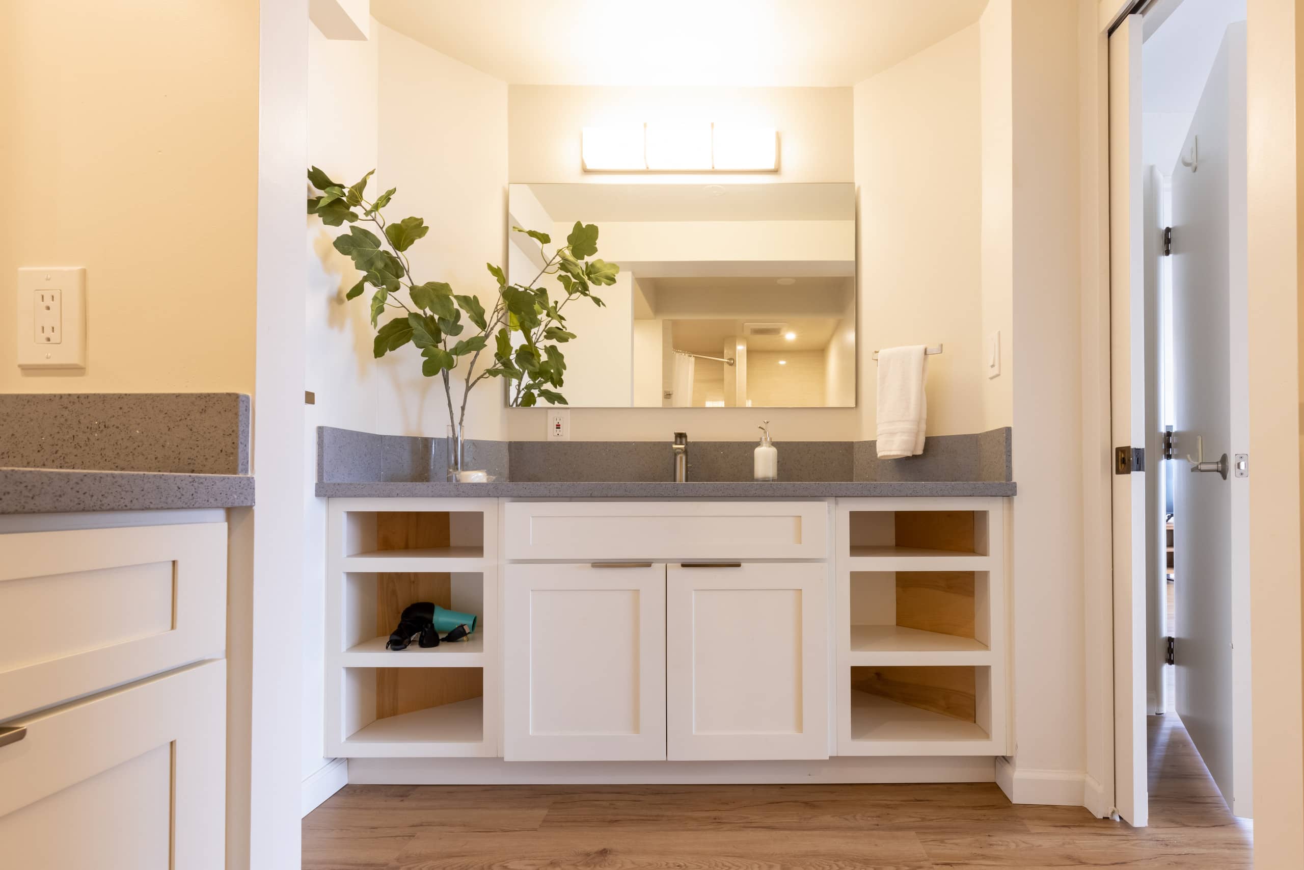 Condo in Honolulu · ★4.95 · 2 bedrooms · 4 beds · 2 baths - Image 20