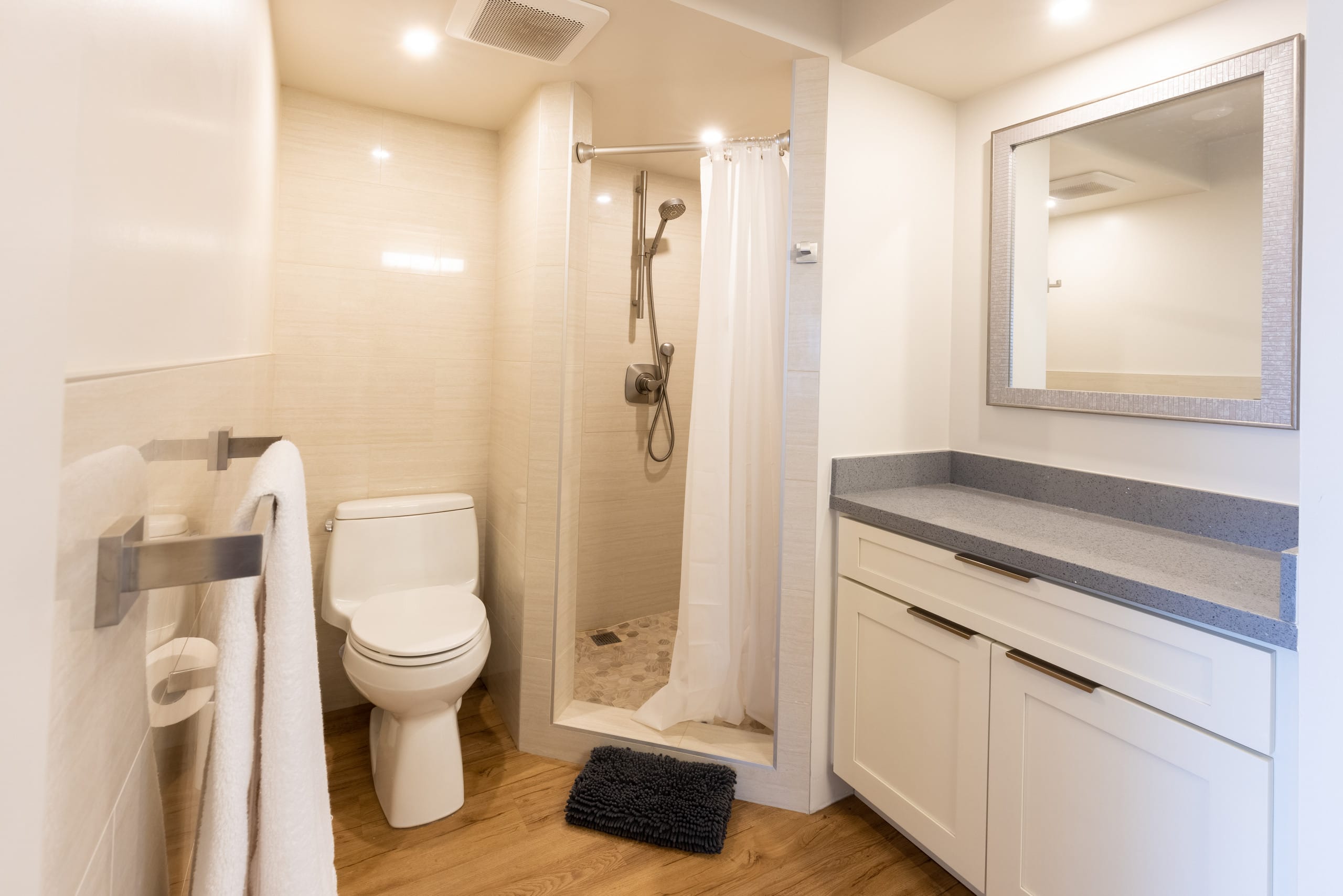 Condo in Honolulu · ★4.95 · 2 bedrooms · 4 beds · 2 baths - Image 19