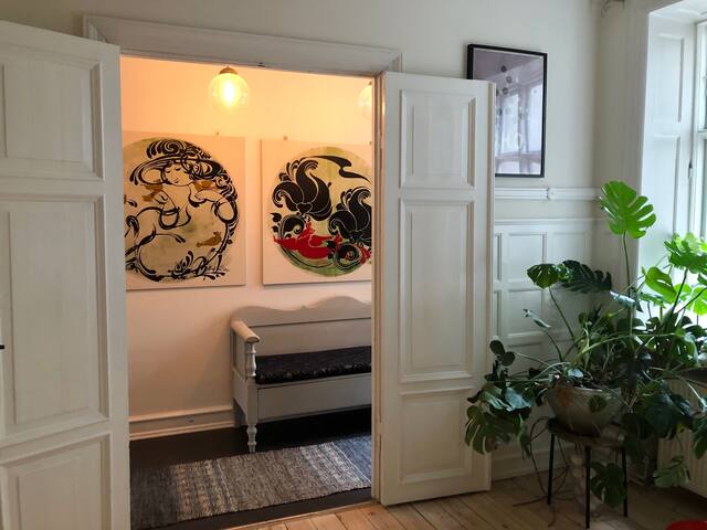 Smuk, stor lejlighed i centrum 2 min fra havnebad gallery image 2