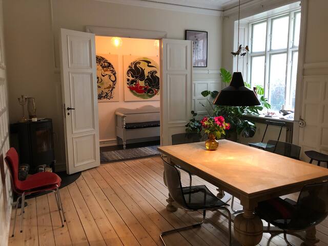 Smuk, stor lejlighed i centrum 2 min fra havnebad gallery image 3