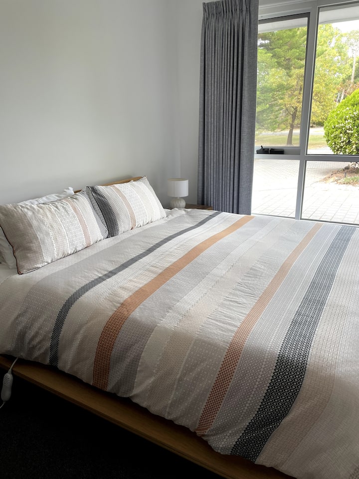 Cama tamaño king Dormitorio 2