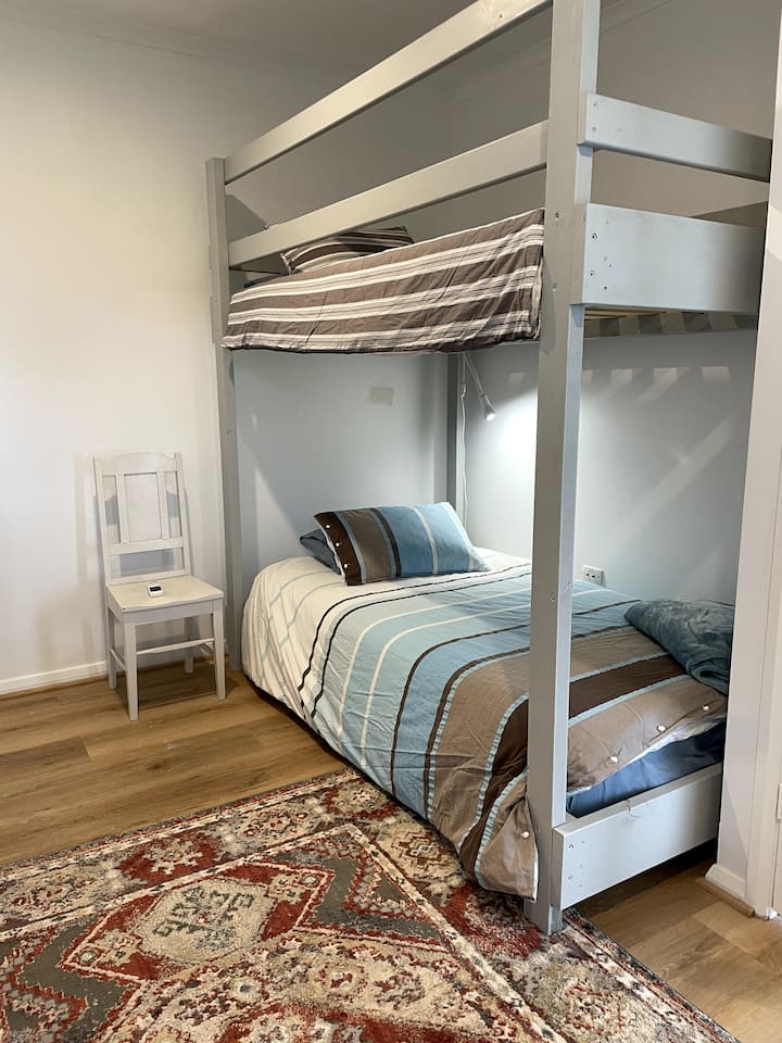 Habitación con litera individual tamaño king 5