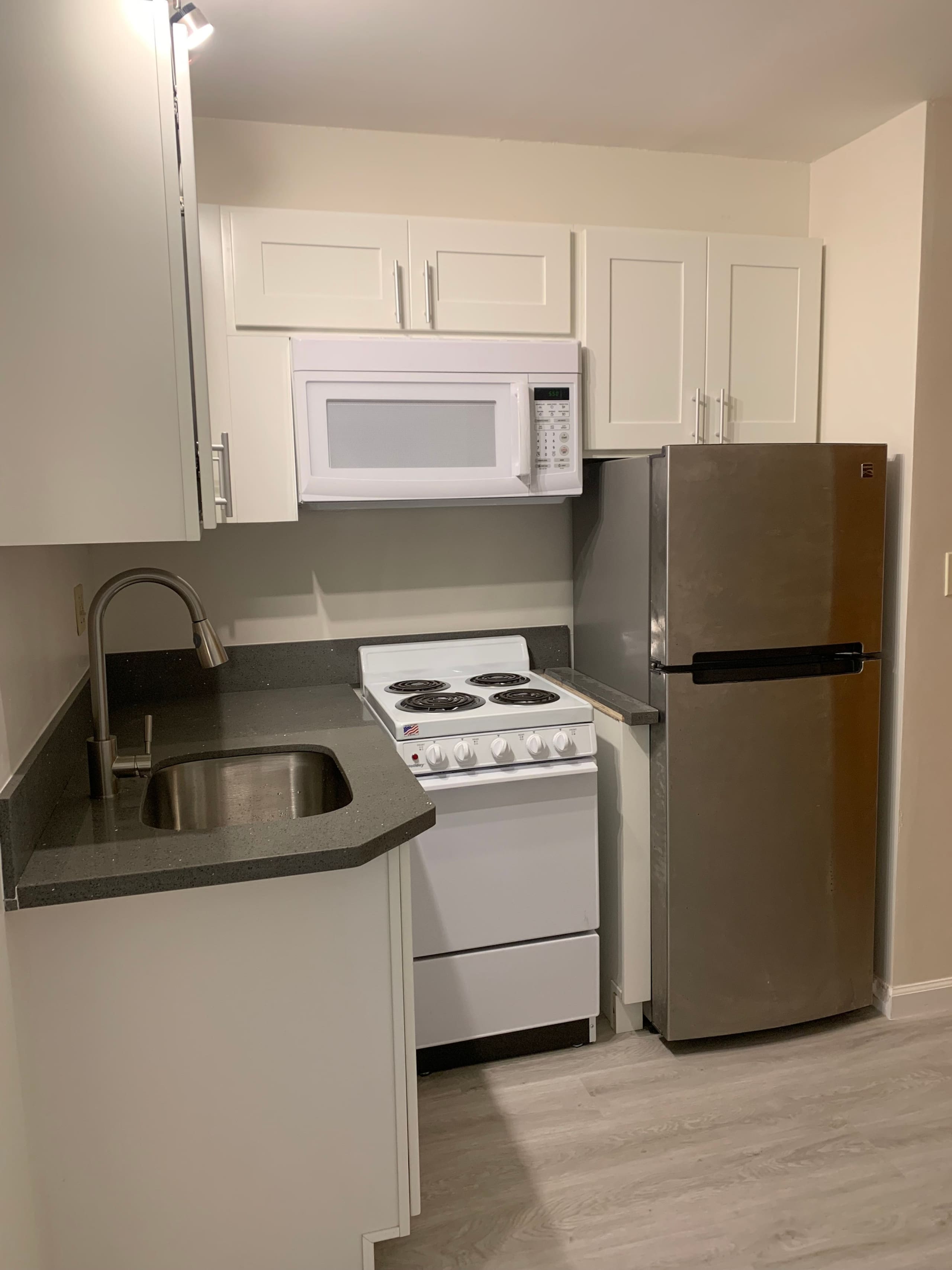 Condo in Honolulu · ★4.96 · 1 bedroom · 2 beds · 1 bath - Image 6