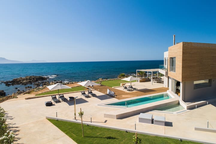 Your Private Retreat by the beach,with Heated Pool