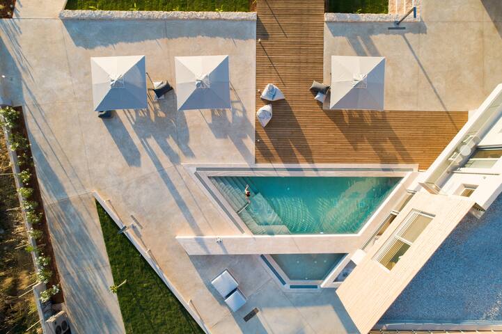 Your Private Retreat by the beach,with Heated Pool gallery image 3