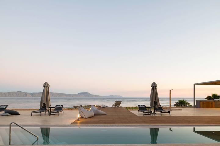 Your Private Retreat by the beach,with Heated Pool gallery image 2