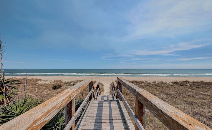 Top Floor Carolina Beach Condo  Private Beach Access  Oceanfront Pool - North Carolina