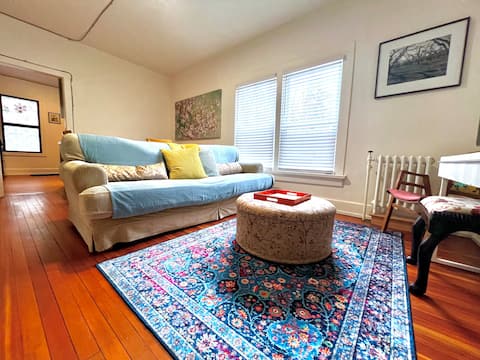 Popular Airbnb listing: Upstairs Downstairs at Bernie's! in Kootenay Boundary