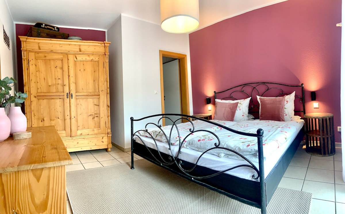 Annonce Airbnb populaire: Panoramic apartment with Moselle view in the winery à Zell (Mosel)