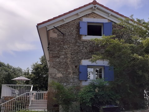 L'étable d'antan gîte (capacity 8 people)