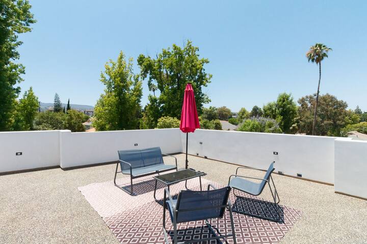 Modern Encino Charmer with Pool, Spa and rooftop gallery image 5