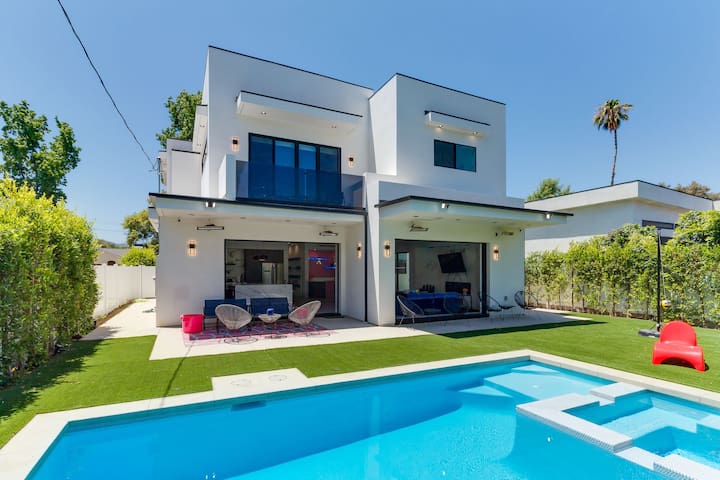 Modern Encino Charmer with Pool, Spa and rooftop