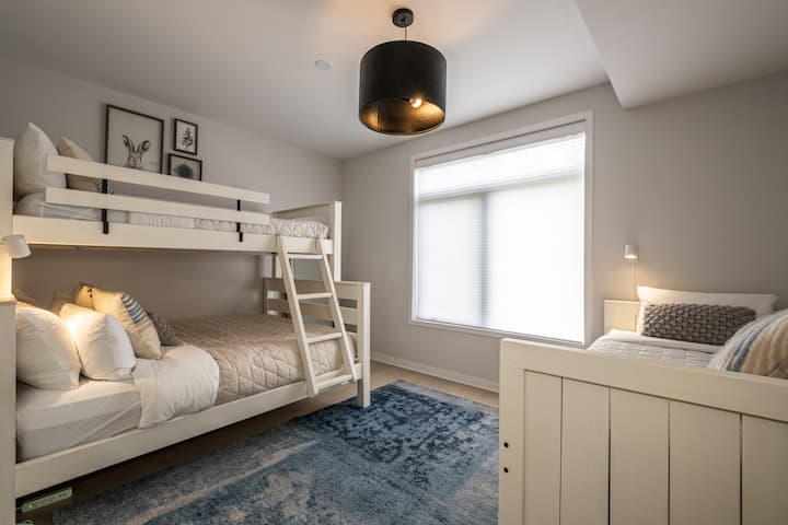 Huge room that can accommodate 5 people. Very comfortable new beds