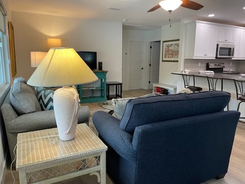 Popular Airbnb listing: Serene two-bedroom ranch with gardens and parking in Sarasota